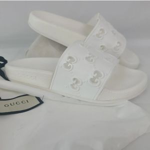 Gucci Women’s Rubber GG Slide Sandals White Flat Cutouts Slip On EU 38 US 8 NWOT